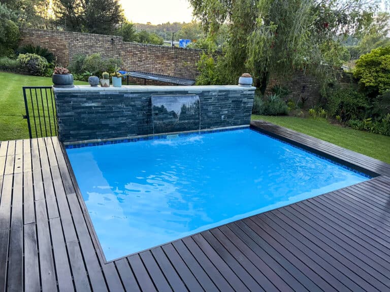 12 m² Fibreglass Pool — Val-De-Grace